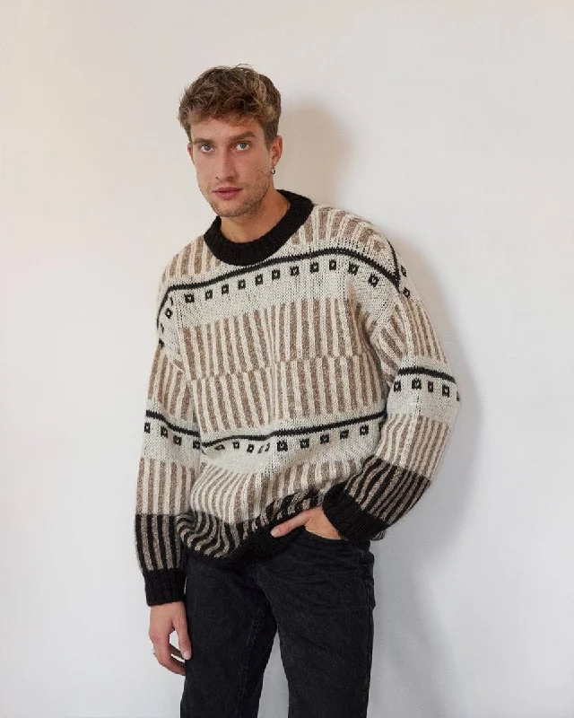 Ethno: Cremefarbener Pullover aus Alpakawolle Asymmetrical Hem Sweater