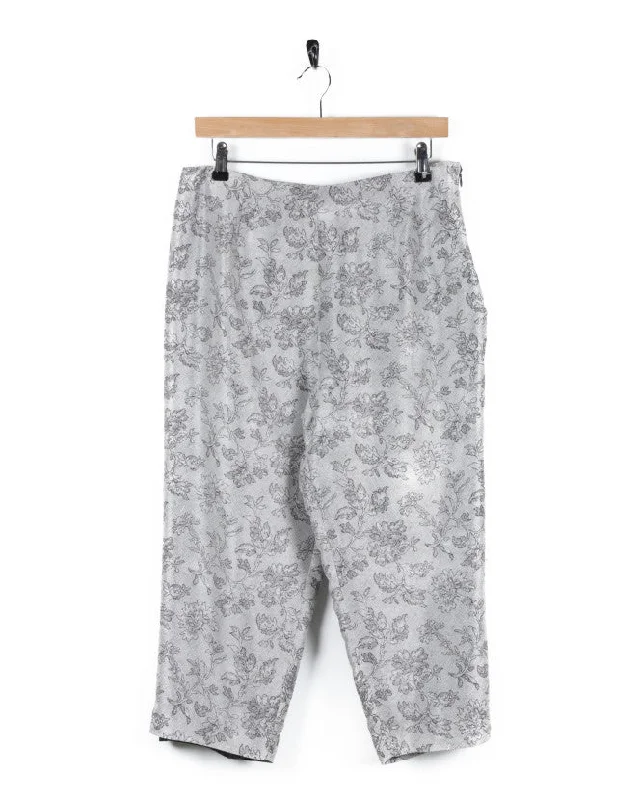 90s Grey & Black Floral Patterned Silk Casual Trousers - W32 Trousers chic fashionable 90s Grey & Black Floral Patterned Silk Casual Trousers - W32 Trousers chic fashionable