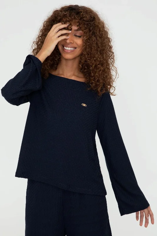 US Polo Assn. Form Fit Pocket Less Pullover with Metal USPA Logo - Women Tapered Sleeve Pullover